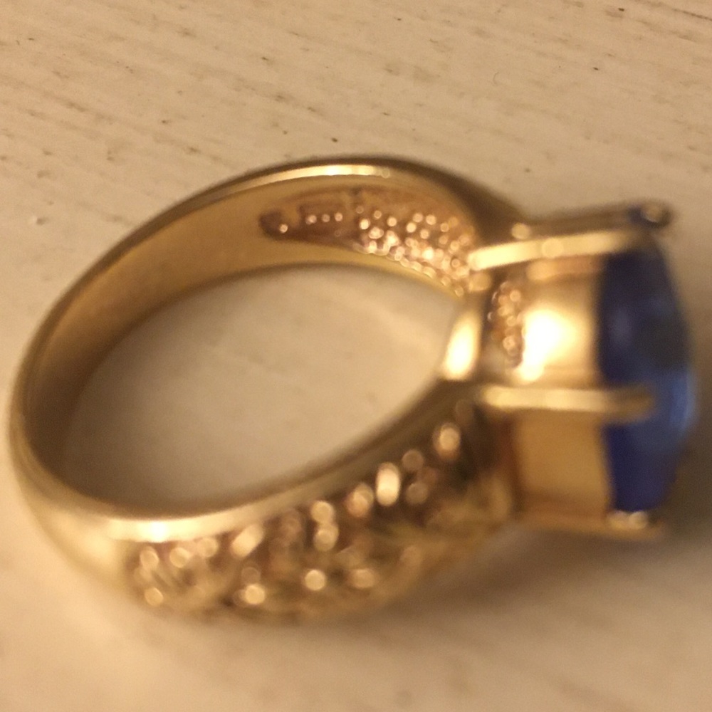 Vintage  blue stone ring with gold design - Picture 6 of 7